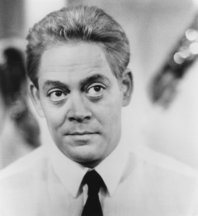 FamousPeopleFacts - Raul Julia