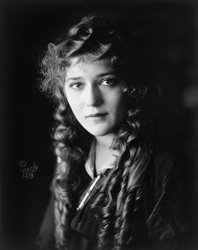 FamousPeopleFacts - Mary Pickford