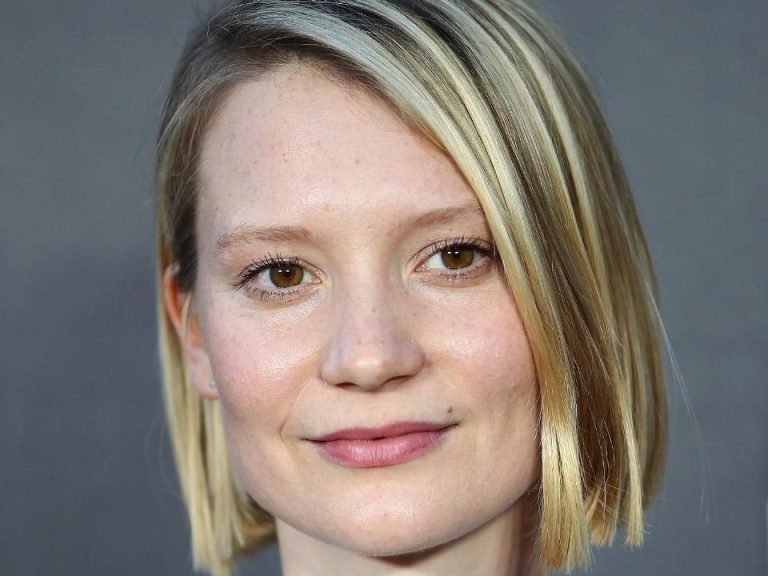 FamousPeopleFacts - Mia Wasikowska