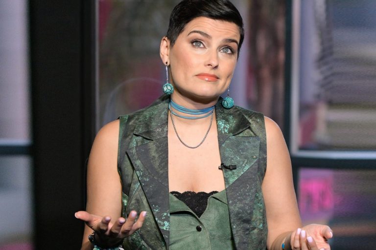 FamousPeopleFacts - Nelly Furtado