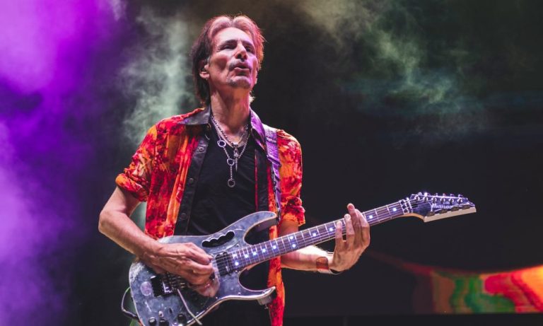 FamousPeopleFacts - Steve Vai