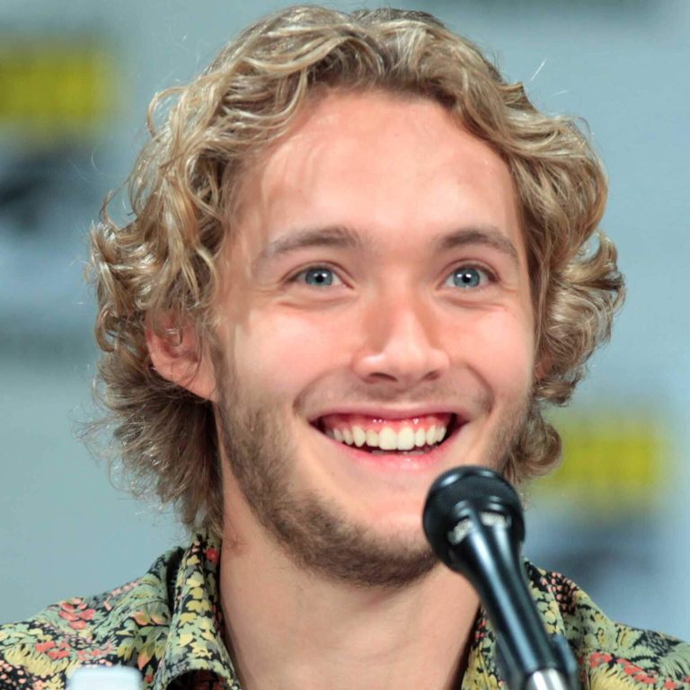 FamousPeopleFacts - Toby Regbo