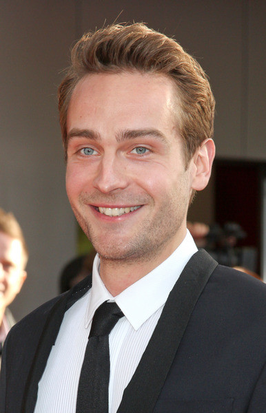 FamousPeopleFacts - Tom Mison