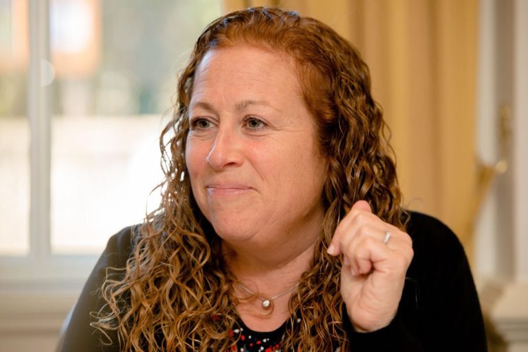 FamousPeopleFacts - Jodi Picoult