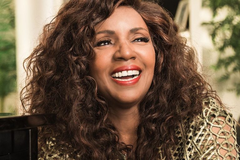 FamousPeopleFacts - Gloria Gaynor