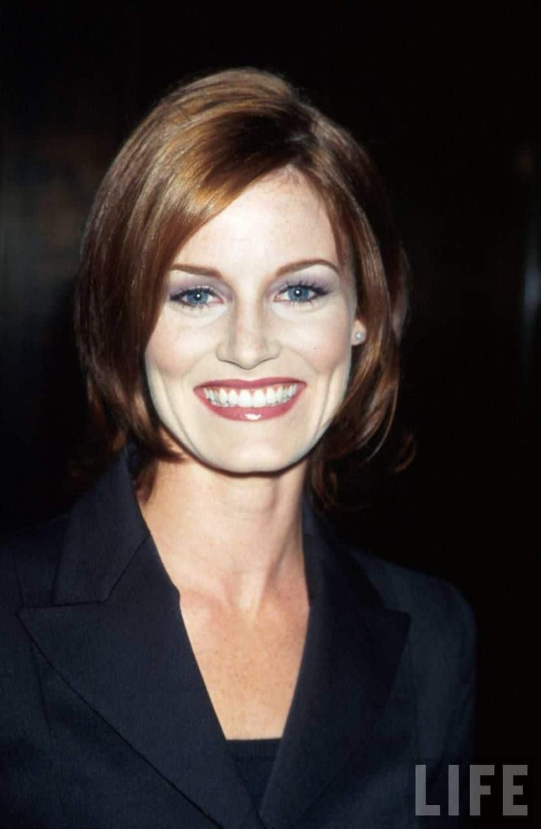 FamousPeopleFacts - Laura Leighton