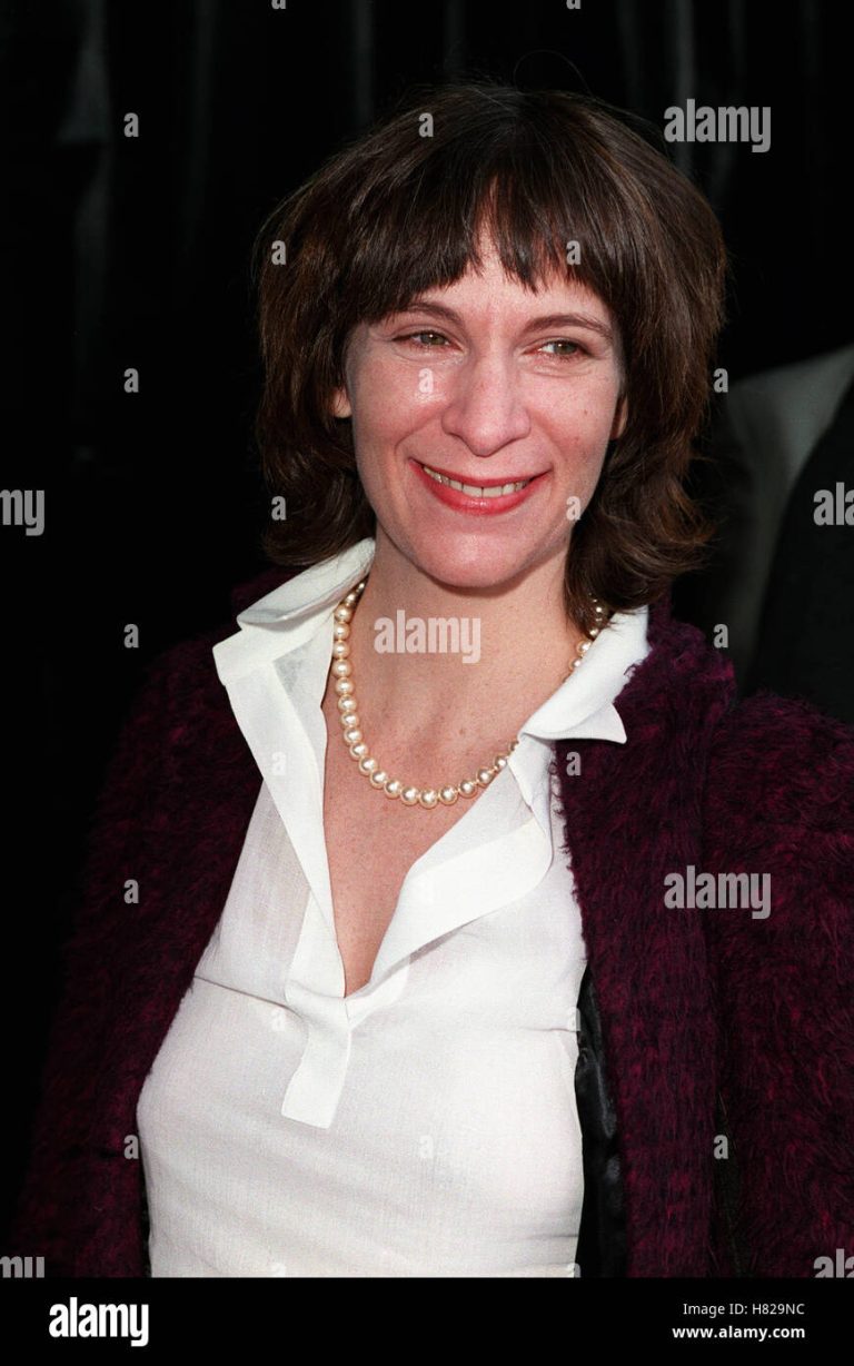 FamousPeopleFacts - Amanda Plummer