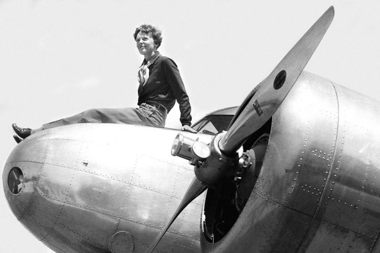 FamousPeopleFacts - Amelia Earhart