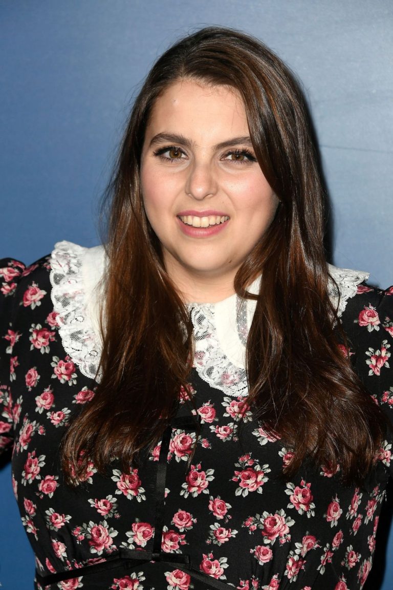 FamousPeopleFacts - Beanie Feldstein