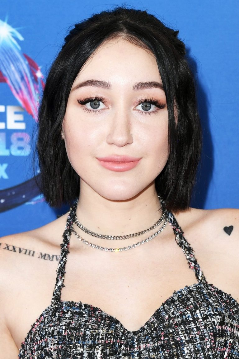 FamousPeopleFacts - Noah Cyrus