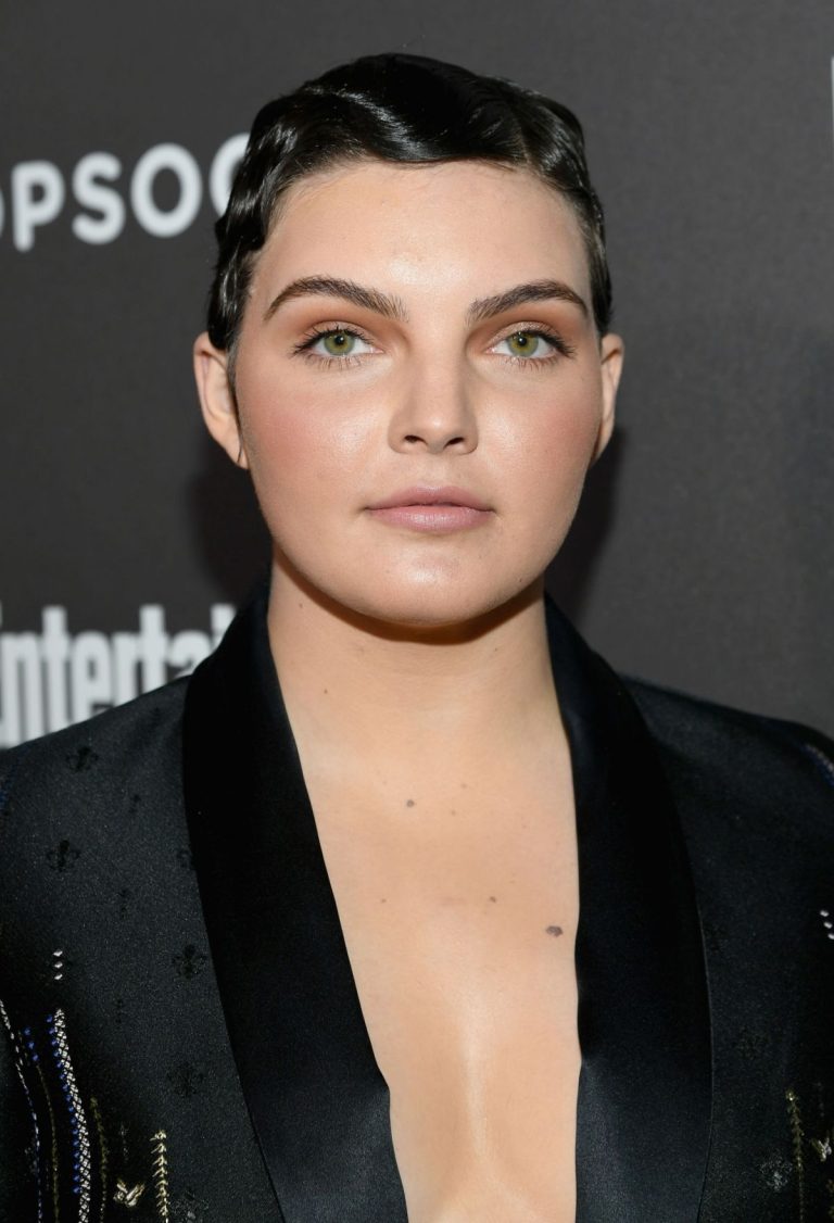 FamousPeopleFacts - Camren Bicondova