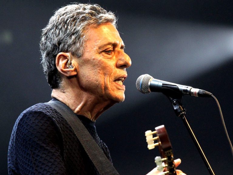 FamousPeopleFacts - Chico Buarque