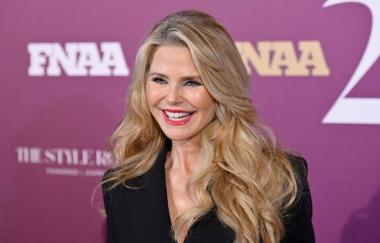 FamousPeopleFacts - Christie Brinkley