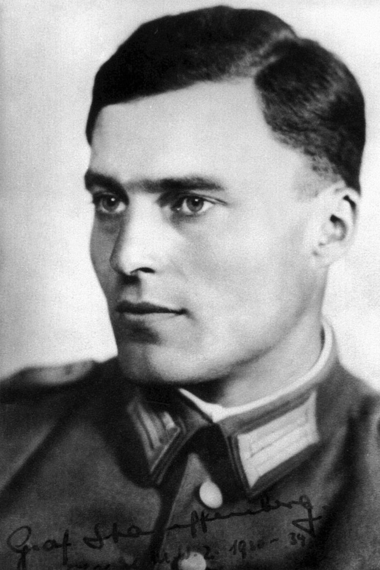 FamousPeopleFacts - Claus von Stauffenberg