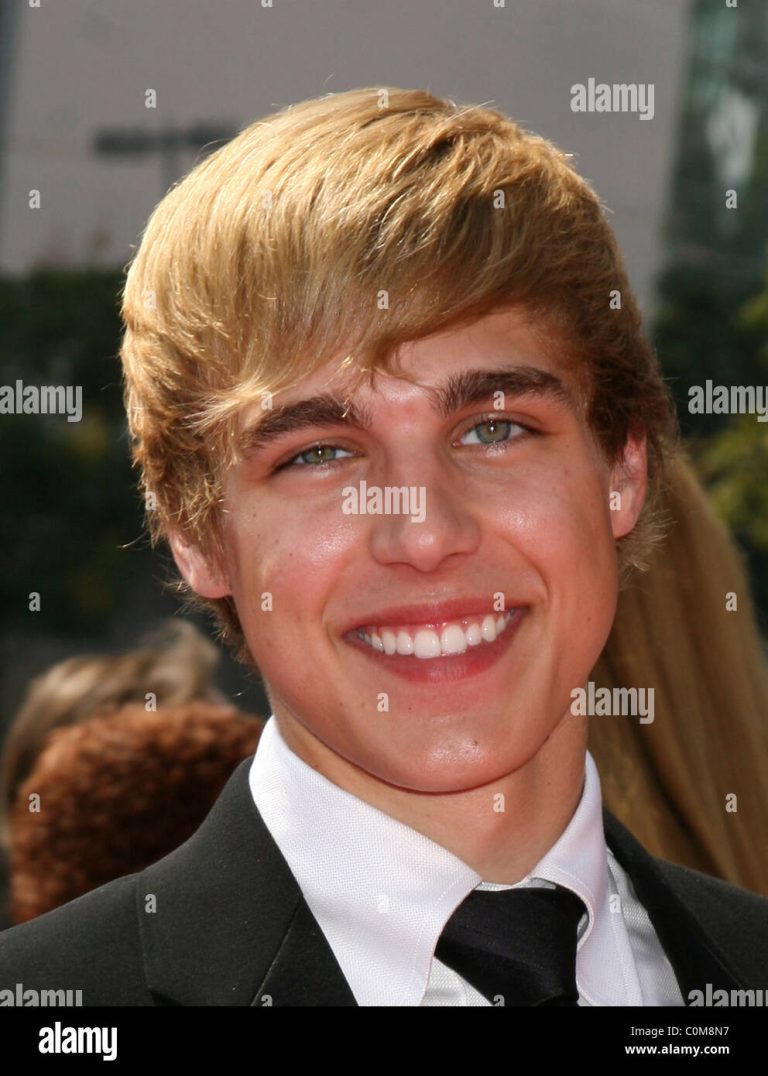 FamousPeopleFacts - Cody Linley