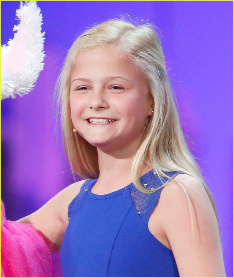 FamousPeopleFacts - Darci Lynne Farmer