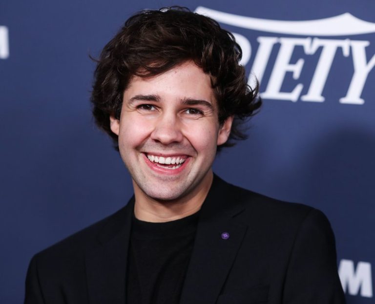 FamousPeopleFacts - David Dobrik