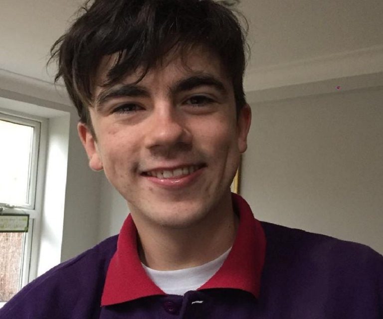 FamousPeopleFacts - Declan McKenna