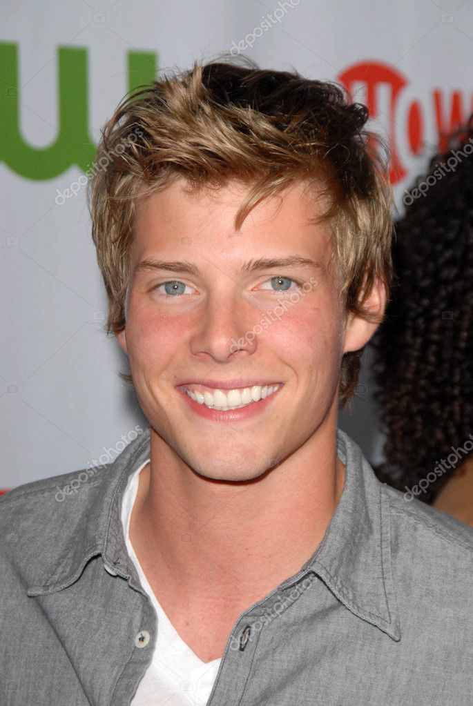 FamousPeopleFacts - Hunter Parrish