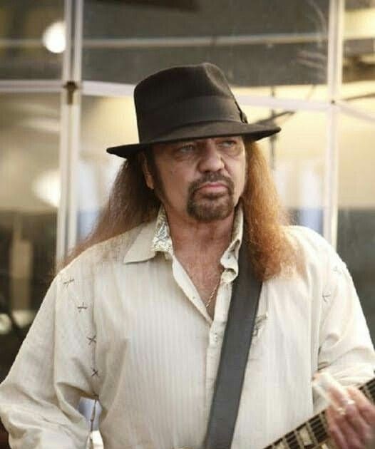 FamousPeopleFacts - Gary Rossington