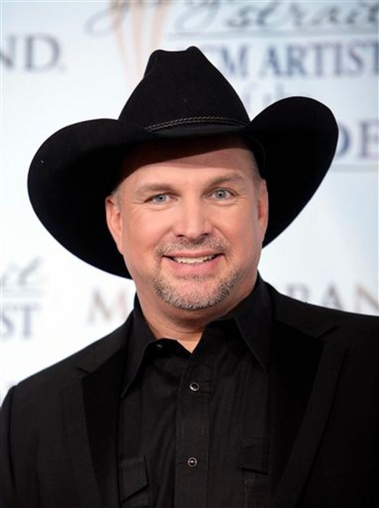 FamousPeopleFacts - Garth Brooks