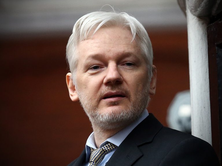 FamousPeopleFacts - Julian Assange