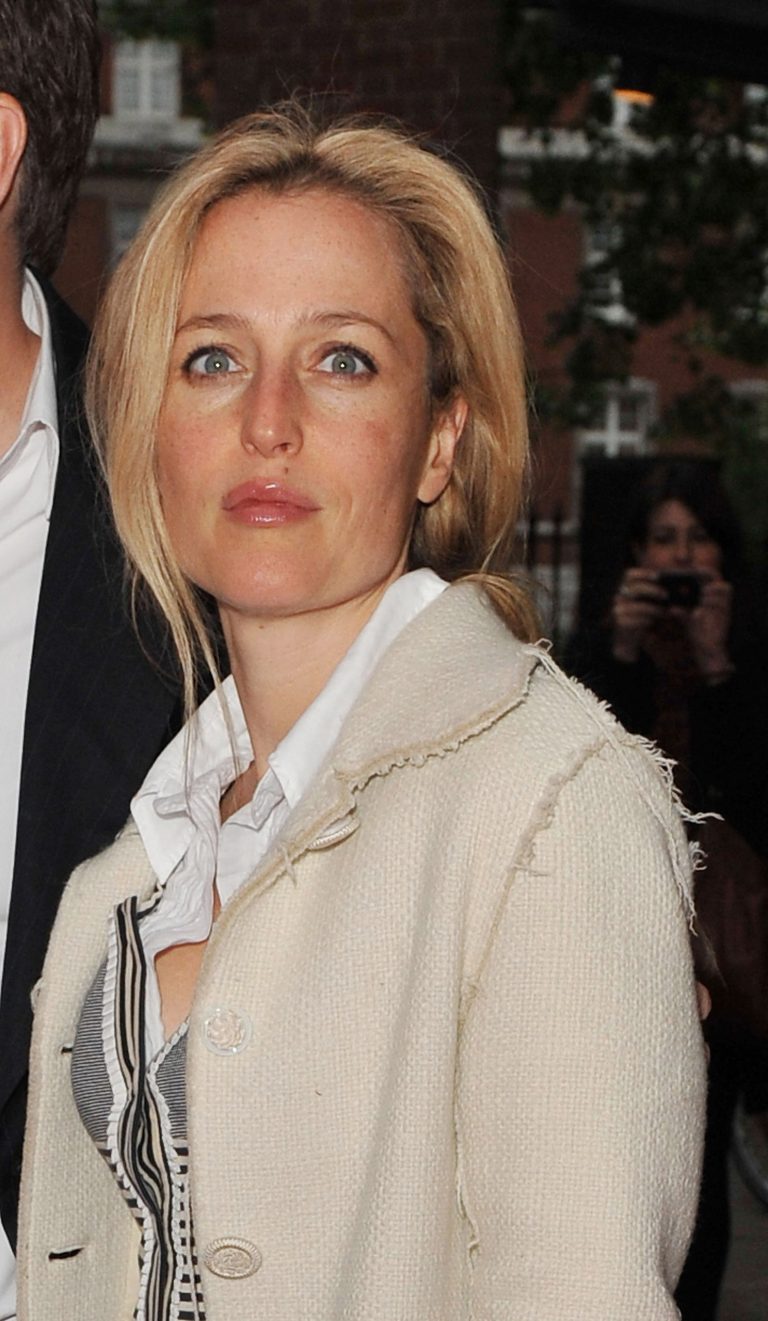 FamousPeopleFacts - Gillian Anderson