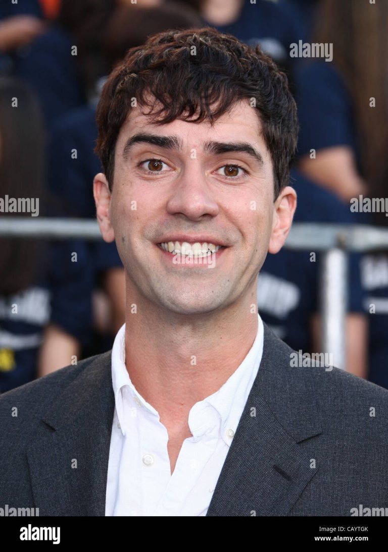 FamousPeopleFacts - Hamish Linklater