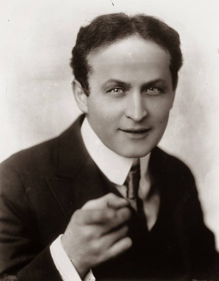 FamousPeopleFacts - Harry Houdini