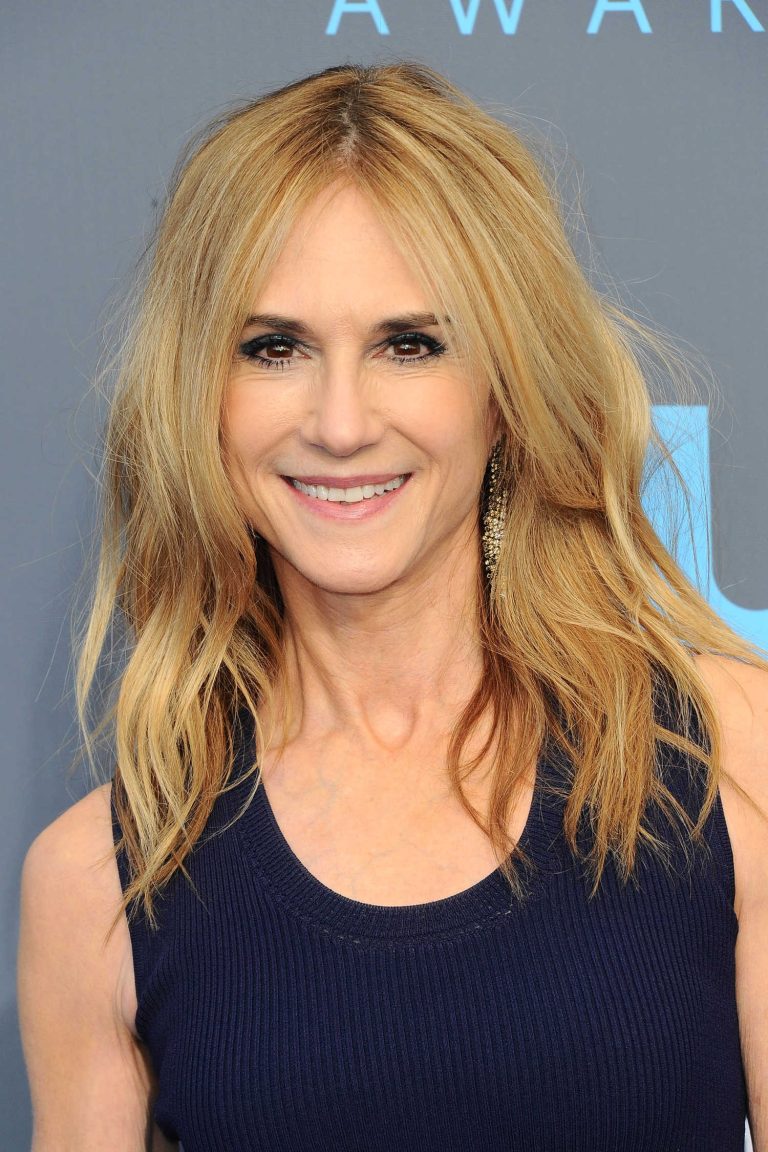 FamousPeopleFacts - Holly Hunter