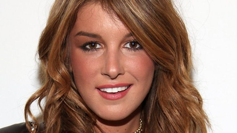 FamousPeopleFacts - Shenae Grimes