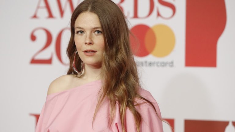 FamousPeopleFacts - Maggie Rogers