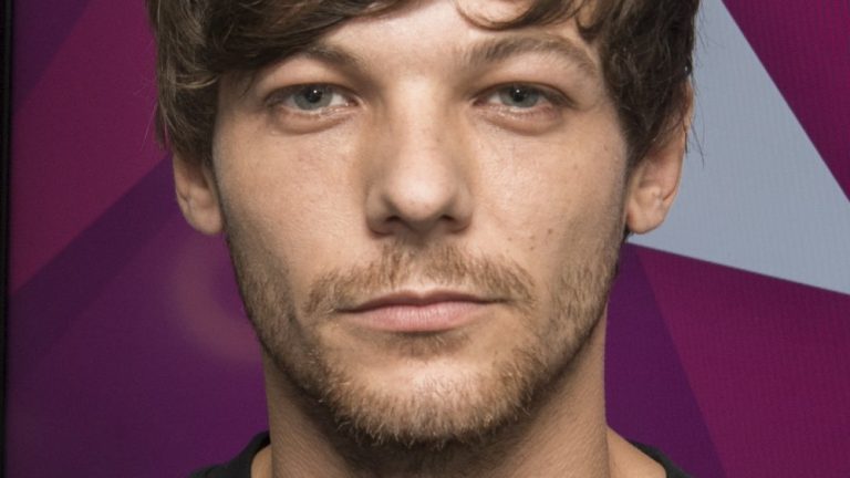 FamousPeopleFacts - Louis Tomlinson