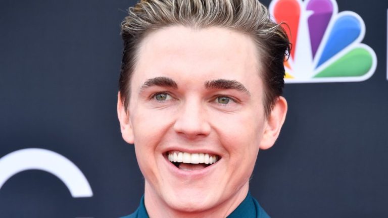 FamousPeopleFacts - Jesse McCartney