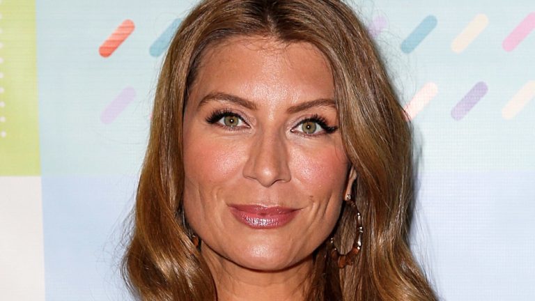 FamousPeopleFacts - Genevieve Gorder