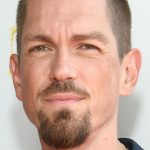 FamousPeopleFacts - Steve Howey