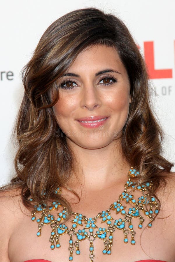 FamousPeopleFacts - Jamie-Lynn Sigler