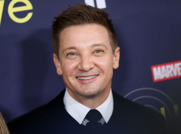 FamousPeopleFacts - Jeremy Renner