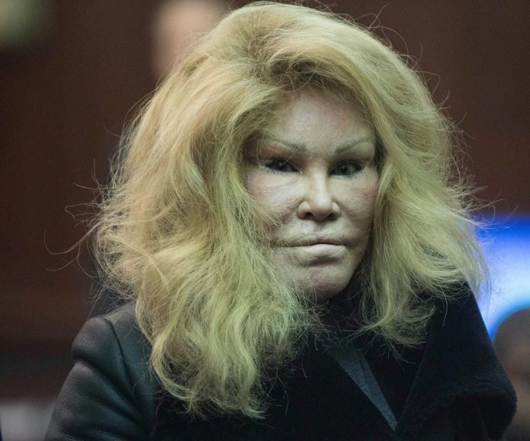 FamousPeopleFacts - Jocelyn Wildenstein