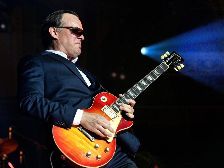 FamousPeopleFacts - Joe Bonamassa