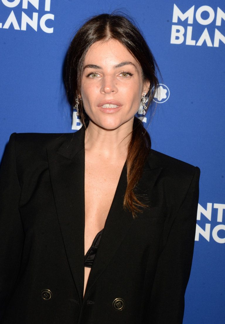 FamousPeopleFacts - Julia Restoin Roitfeld