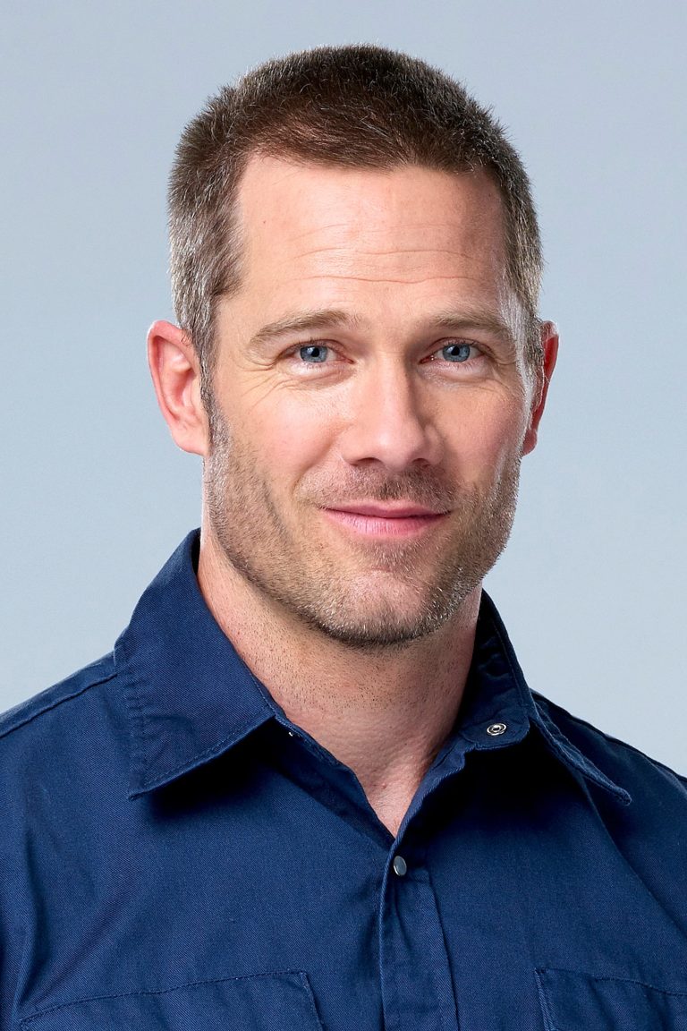 FamousPeopleFacts - Luke Macfarlane