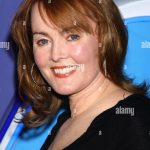 FamousPeopleFacts - Laura Innes