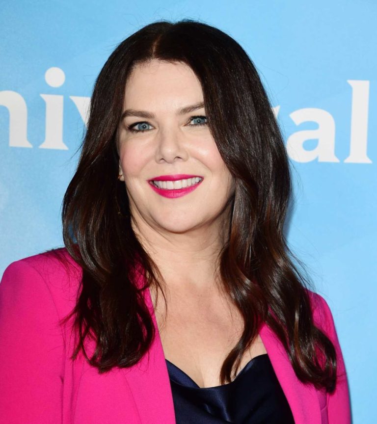 FamousPeopleFacts - Lauren Graham