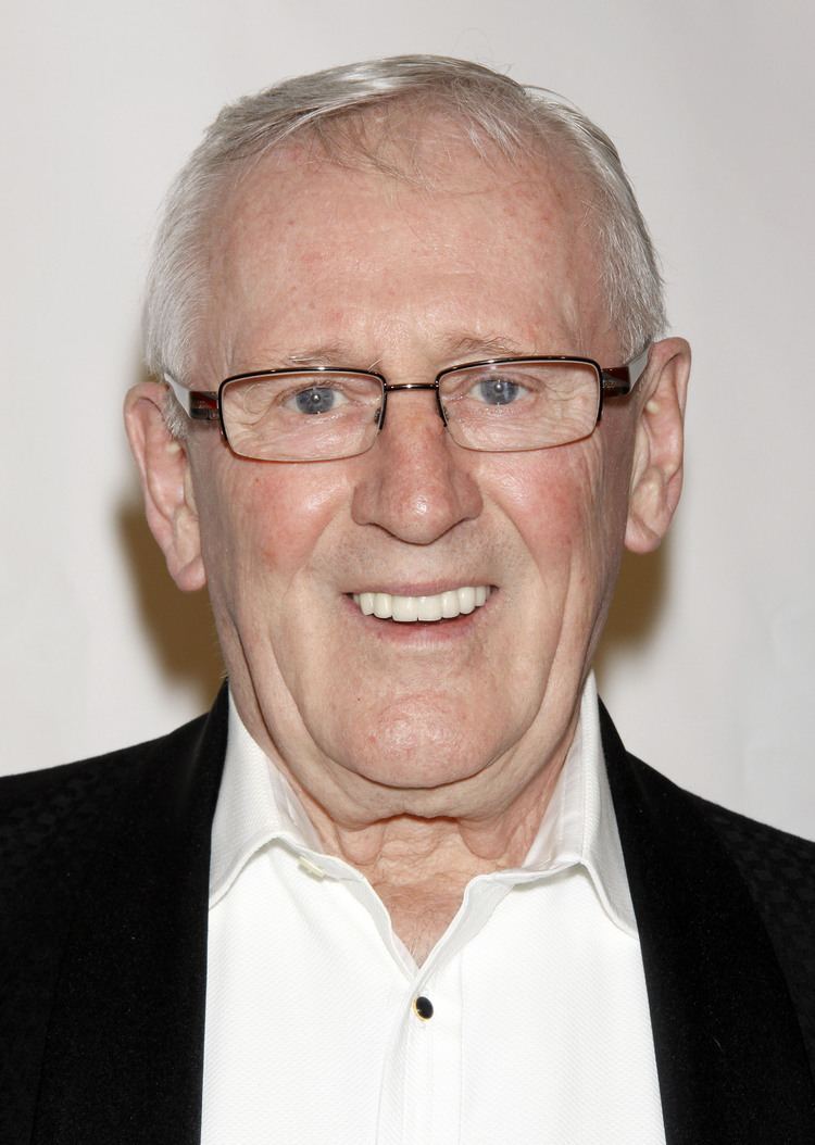 FamousPeopleFacts - Len Cariou