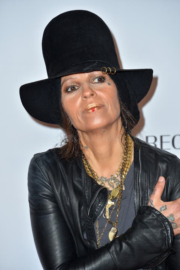 FamousPeopleFacts - Linda Perry