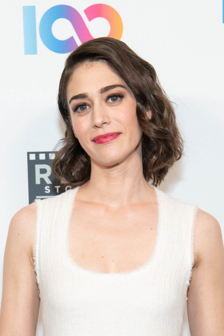 FamousPeopleFacts - Lizzy Caplan