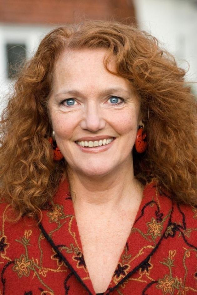 FamousPeopleFacts - Louise Jameson