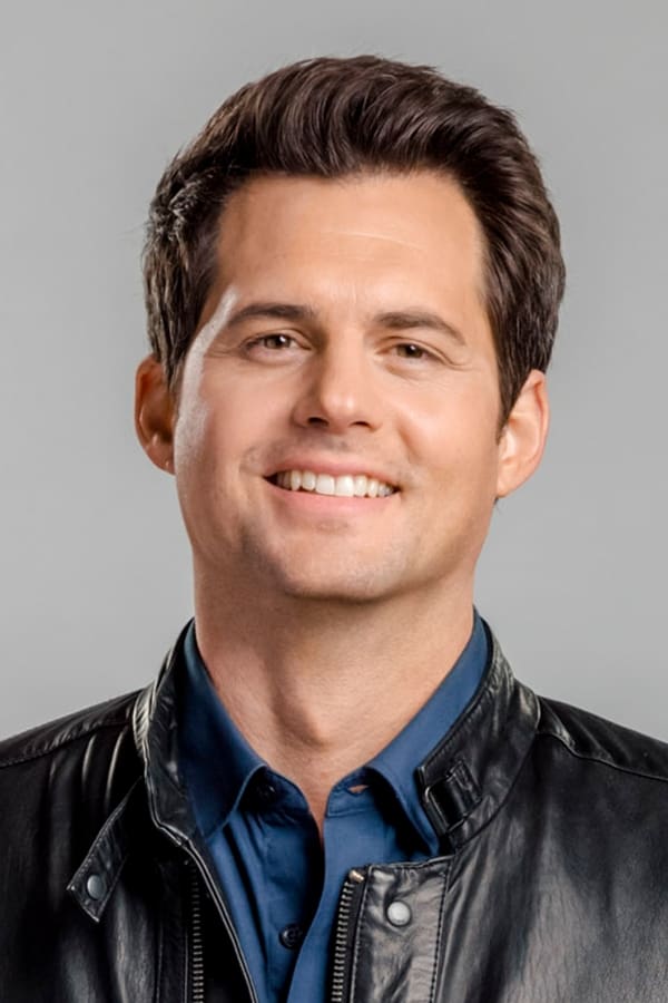 FamousPeopleFacts - Kristoffer Polaha