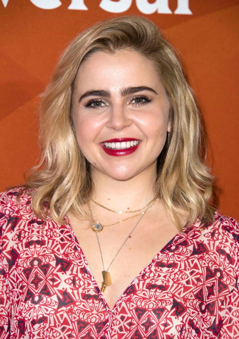 FamousPeopleFacts - Mae Whitman